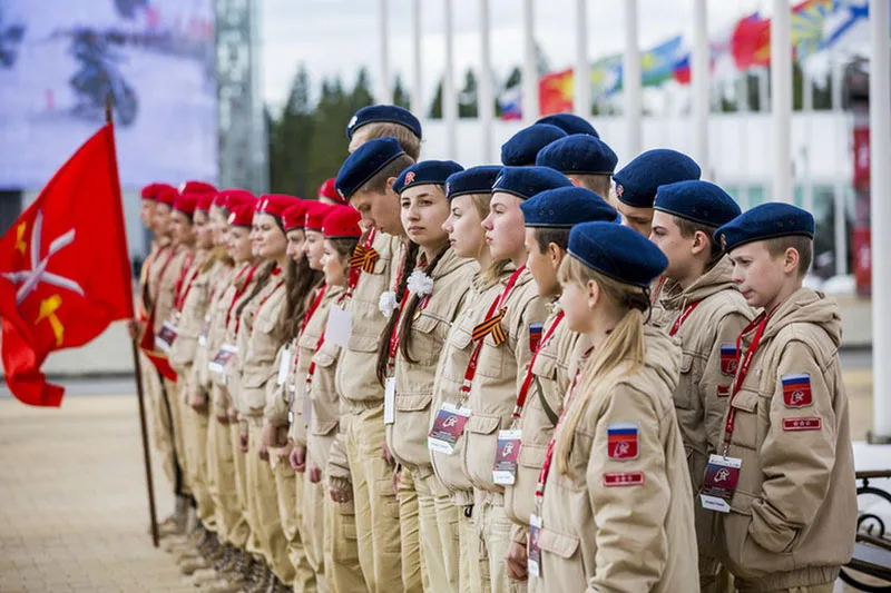 Юнармейцы в строю